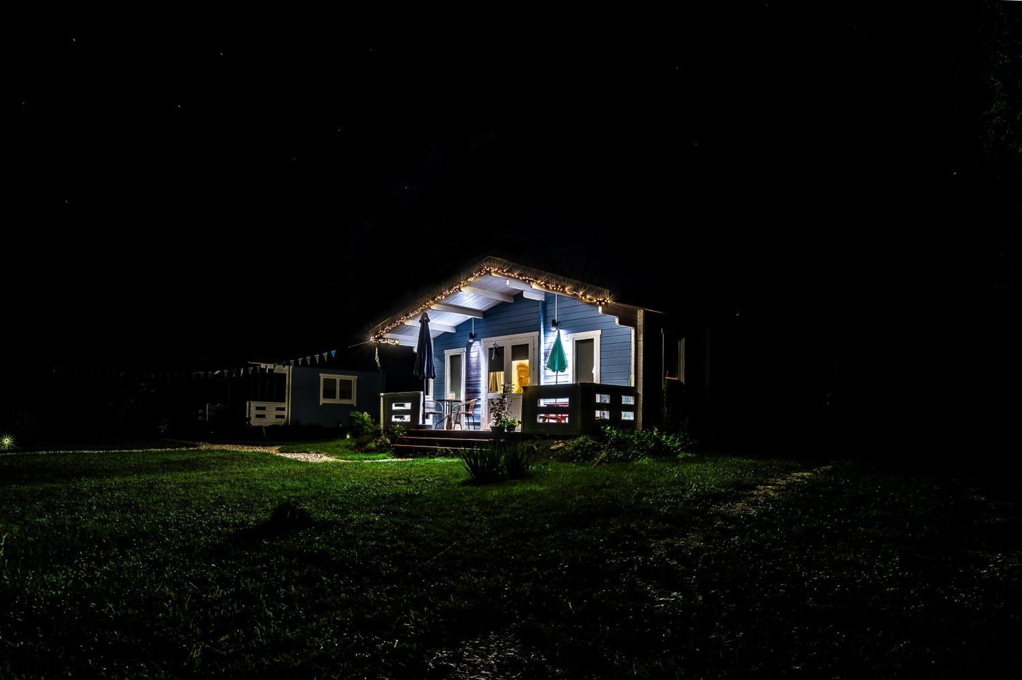 Domek Caloroczny Na Wylacznosc Niebieska Osada Nad Gorskim Potokiem Stary Waliszow Eksteriør bilde